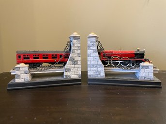 HARRY POTTER'S HOGWARTS EXPRESS TRAIN BOOKEND SET