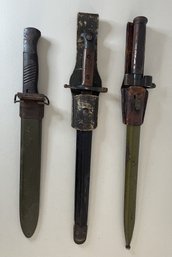 COLLECTION OF VINTAGE MILITARY BAYONETS