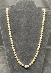 VINTAGE 24 INCH PEARL NECKLACE WITH GREEN CENTER STONE AND RHINESTONE PENDANT