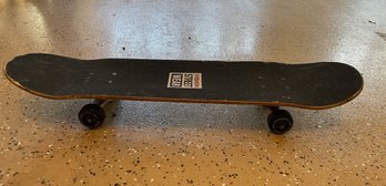 VISION STREET WEAR 31 INCH SKATEBOARD