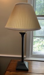 BLACK TABLE LAMP WITH ROUND CREAM COLORED SHADE