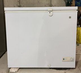 GENERAL ELECTRIC 7.0 CUBIC FEET MANUAL DEFROST CHEST FREEZER