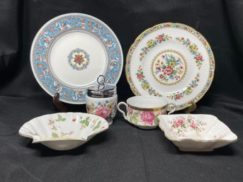 COLLECTION OF VINTAGE AND ANTIQUE FINE PORCELAINWARE