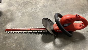 BLACK AND DECKER 20 INCH HEDGE TRIMMER