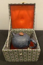 YIXING TEAPOT WITH DECORATIVE STORAGE BOX