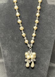 VINTAGE 16 INCH FAUX PEARL NECKLACE WITH DBL DROP PEARL PENDANT