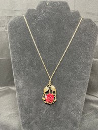 18 INCH GOLD TONE NECKLACE WITH RED 3D ROSE PENDANT