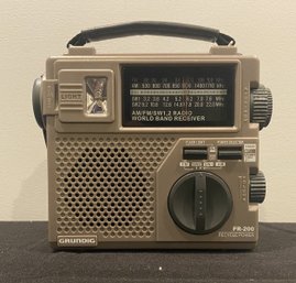 GRUNDIG FR200 AM/FM SHORTWAVE RADIO