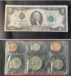 1976 $2 BLL AND 1992 US MINT UNCIRCUALATED COIN SET