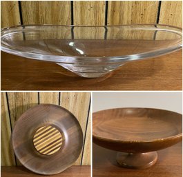 CLEAR HANDBLOWN FRUIT DISH AND COLLECTION OF WALNUT TABLE WARE
