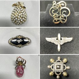 ASSORTED COLLECTION OF PINS