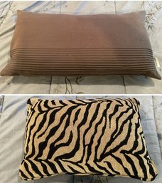 PAIR OF ASSORTED THROW PILLOWS