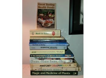 ASSORTED COLLECTION OF HEALTH BOOKS