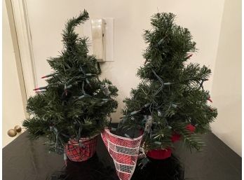 COLLECTION OF ASSORTED CHRISTMAS DECOR