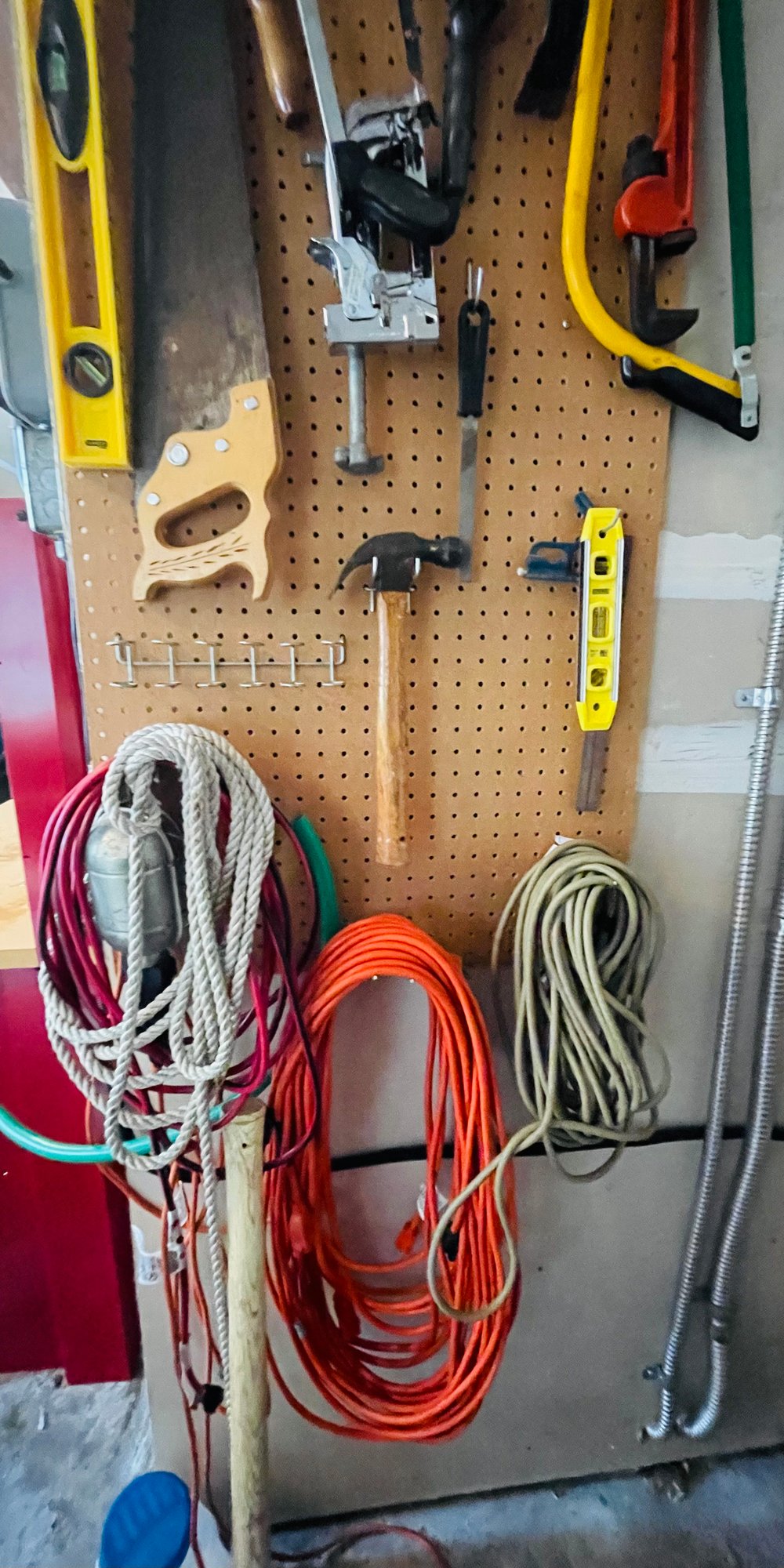 RM0 Saws, Level, Extension Cords. Black And Decker Hedge Trimmer, Hand Tools 30360