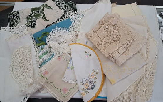Assortment Of Table Linens And Cloth Napkins