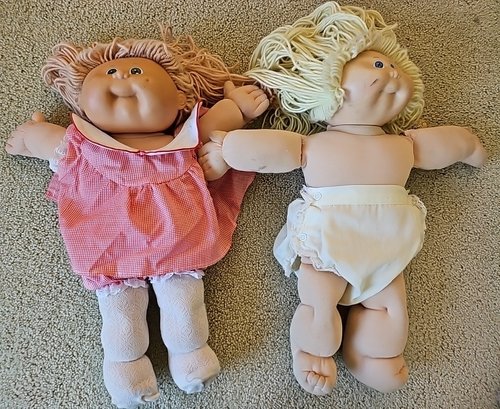 R8 Two Cabbage Patch Dolls