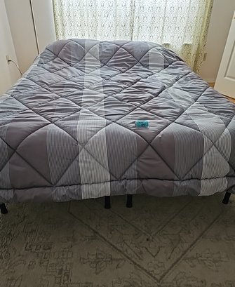 R9 Full/queen Size Bed, Including Bedding And Pillows