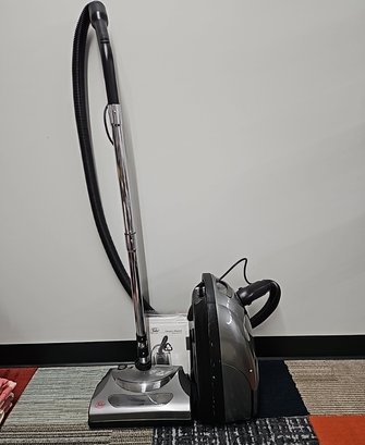BNH The Fuller Brush Company Vacuum And Manual