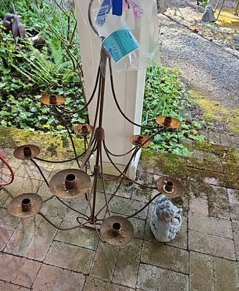 R00 Rusted Candle Chandelier And Yard Decor