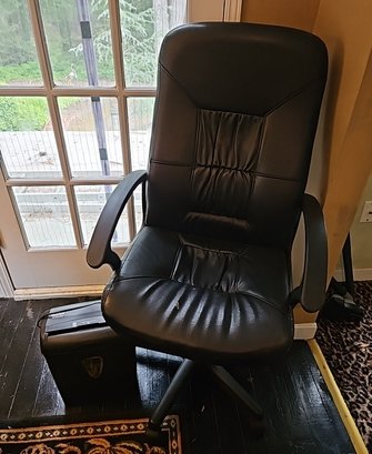 R11 Desk Chair And Nuova Shredder