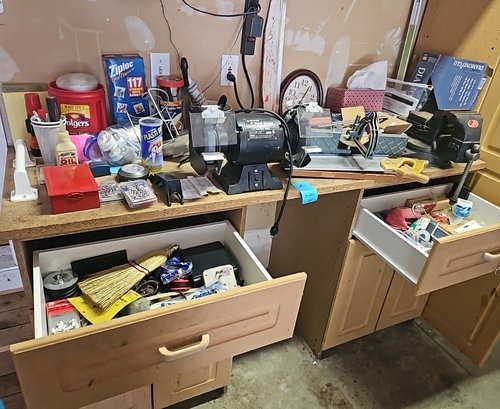 R0 Lot Of Garage Items To Include 6in Bench Grinder, Babco Vice Grip, Clock, Screws, And More