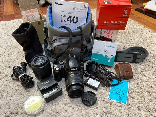 R5 Nikon D40 Camera With Lenses, Battery And Bag.  Daylight Film Rolller And Clipper II Roll Film Tank.