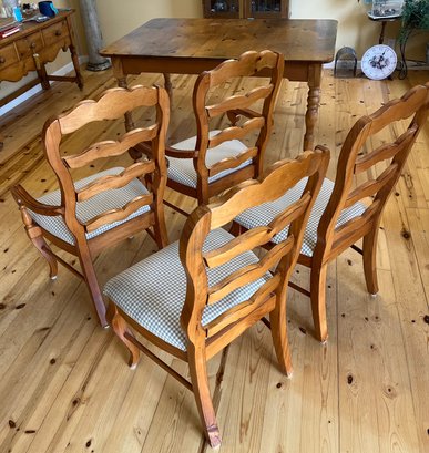 RM1 Table With Four Chairs And Two Leaves