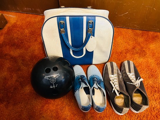 RM4 Vintage Bowling Ball And Bag With Mens And Womens Shoes