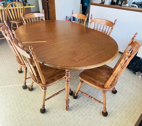 R9 Dining Room Table With Leaf And Six Chairs
