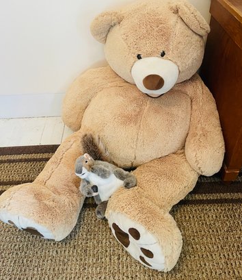 R11 Giant Stuffed Bear And Small Stuffed Squirrel