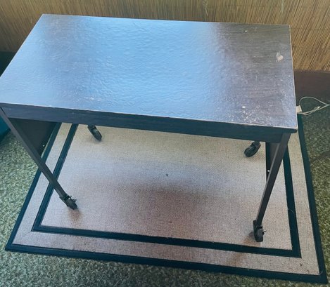 R4 Table On Casters And Floor Rug