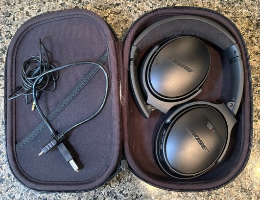 R2 Bose Appears To Be Wireless Headphones To Include A Case