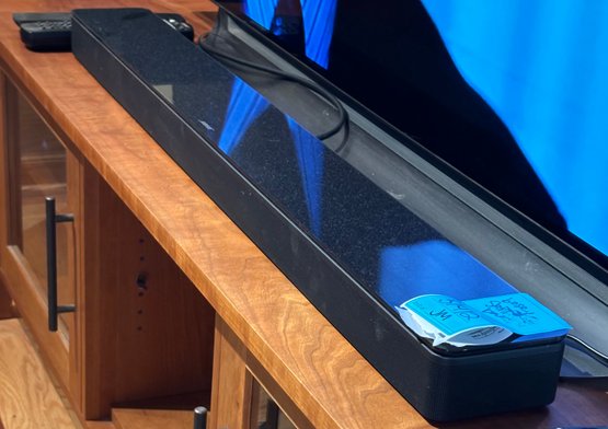 R2 Bose Soundbar 700 To Include Remote, Worked At Time Of Lotting