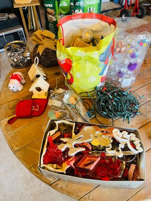 R0 Lot Of Holiday Christmas Lights, Cookie Cutters, Ornaments