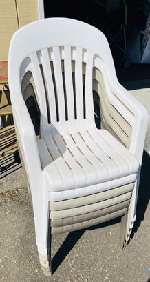 R0 Lot Of Six Patio Deck Chairs And White Metal Table