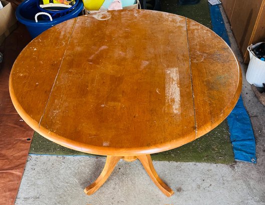 R0 Small Round Wood Table W/Drop Leafs