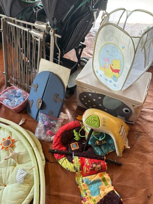 R0 Graco Twin Stroller Baby Lot To Include Even Flo Gate, Fisher Price Play Pad, Winnie The Pooh Laundry