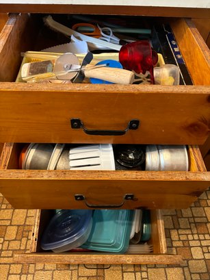R7 Three Kitchen Drawers To Include Various Kitchen And Baking Utensils, And A Drawer Of Tubberware