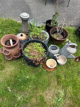 R00 Various Plant Pots In Various Sizes, Two Watering Cans, Stone Pillar