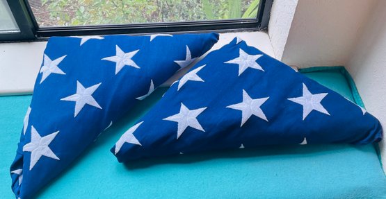 R9 Two Folded Memorial American Flags