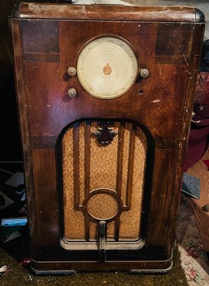 R10 Vintage AM Tube Radio 4ft Tall