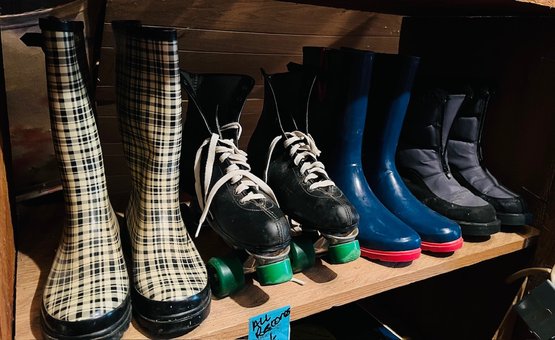 R10 Rollerskates, Rain Boots, Snow Boots Sizes 9/10