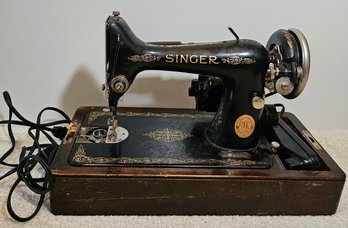 R1 - Vintage Singer Sewing Machine