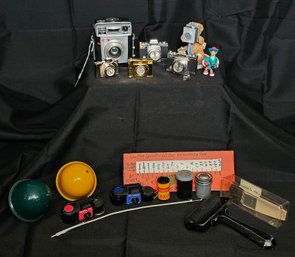 R5 Vintage Kodak Brownie Starmatic Camera, Vintage Darkroom Bulbs, Small Table Camera Clocks, And Other Photo