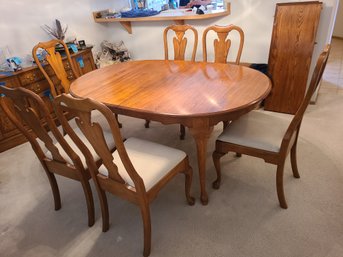Wooden Pennsylvania House Dining Table And 6 Dining Chairs, Table Cloths