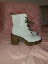 Women's Universal Thread White Ankle Boot Size 7, Never Worn