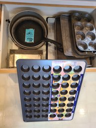 Various Baking Sheets And Pans Include A New 48 Mini Muffins Pan, 8in Cast Iron Pan And Other Baking Pans