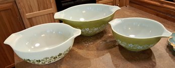 Set Of Three Pyrex Bowls