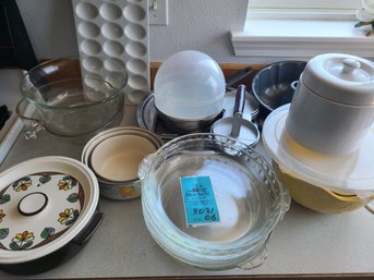 Temp-tations Set Of Bowls With Lids, Pyrex Pie Pans, Glass Bowl, Baking Pans, Deviled Egg Tray, Bowl Set And